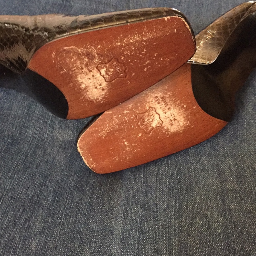 Stuart Weitzman Pump. Charcoal Patent. Size 10 - image 4